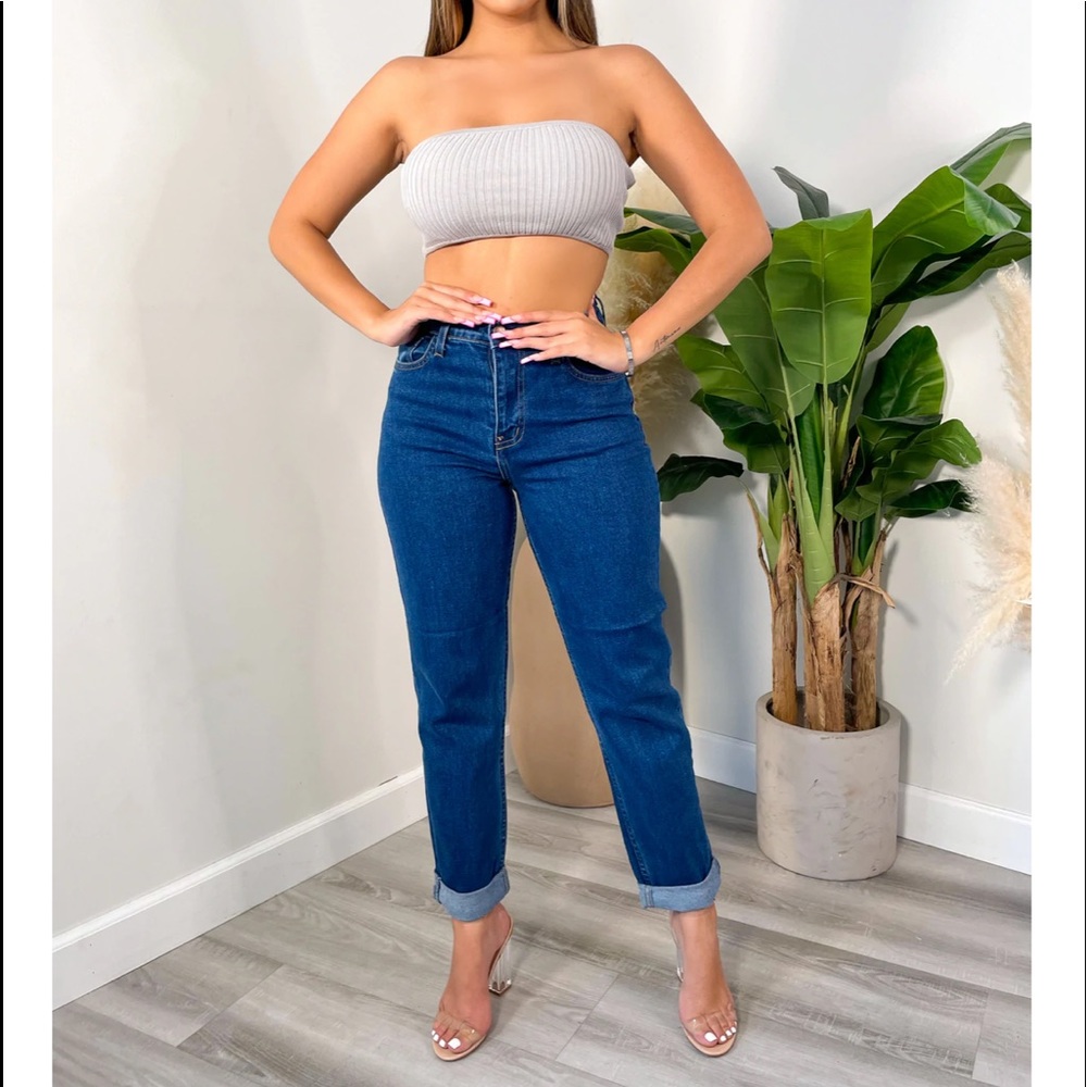 Laura boutique mom jeans.